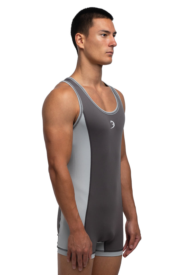 Three quarter front view of singlet in graphite/mist colorway on model.
